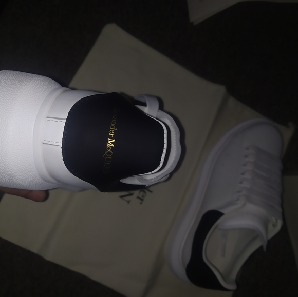 McQueen - Picture 5 of 6